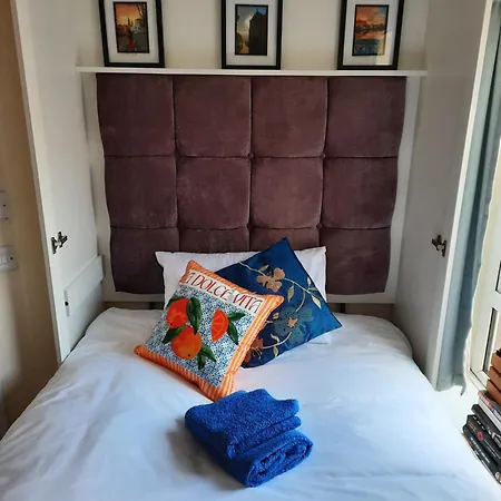 Centre With Shared Bathroom * Cork