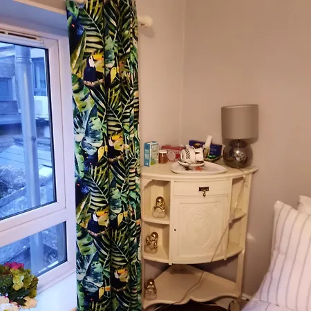 Centre With Shared Bathroom *